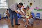 武陵区残联持续关爱视力残疾儿童康复