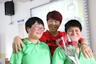 感谢师恩！武陵区东城阳光家园学员为特教老师送上最甜的吻