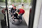 武陵区政务服务中心“一对一” 服务为残疾人“亮绿灯”